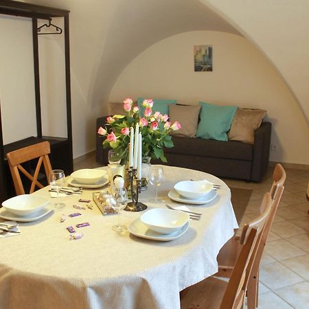 St. George Apartments براغ الغرفة الصورة