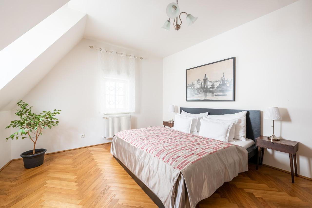 St. George Apartments براغ المظهر الخارجي الصورة