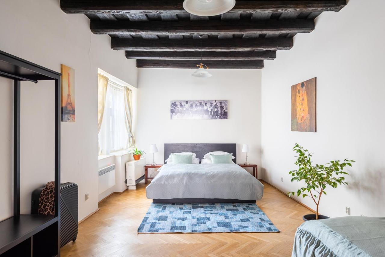 St. George Apartments براغ المظهر الخارجي الصورة