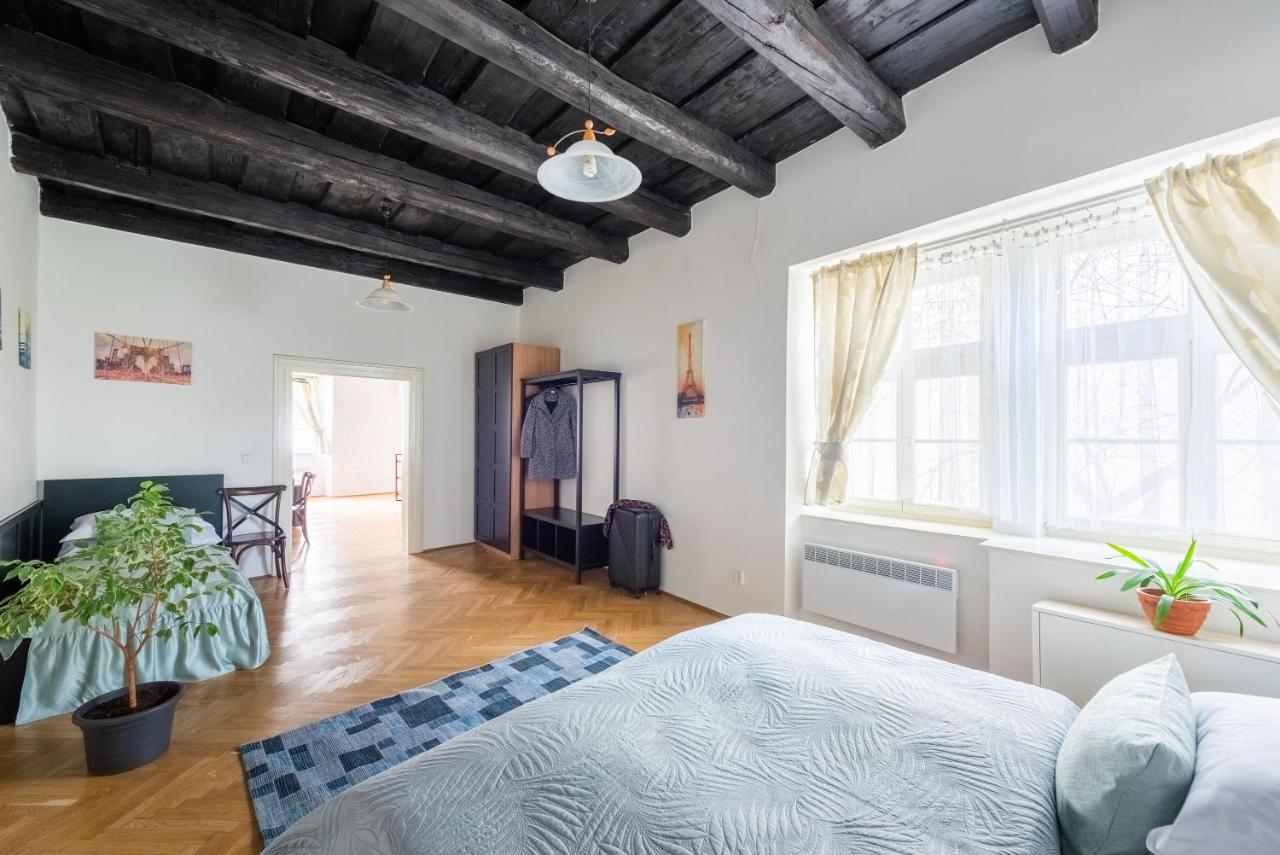 St. George Apartments براغ المظهر الخارجي الصورة