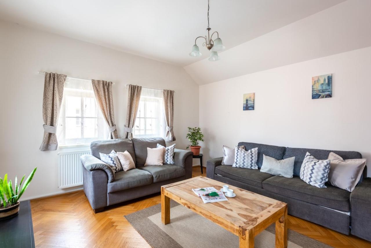 St. George Apartments براغ المظهر الخارجي الصورة