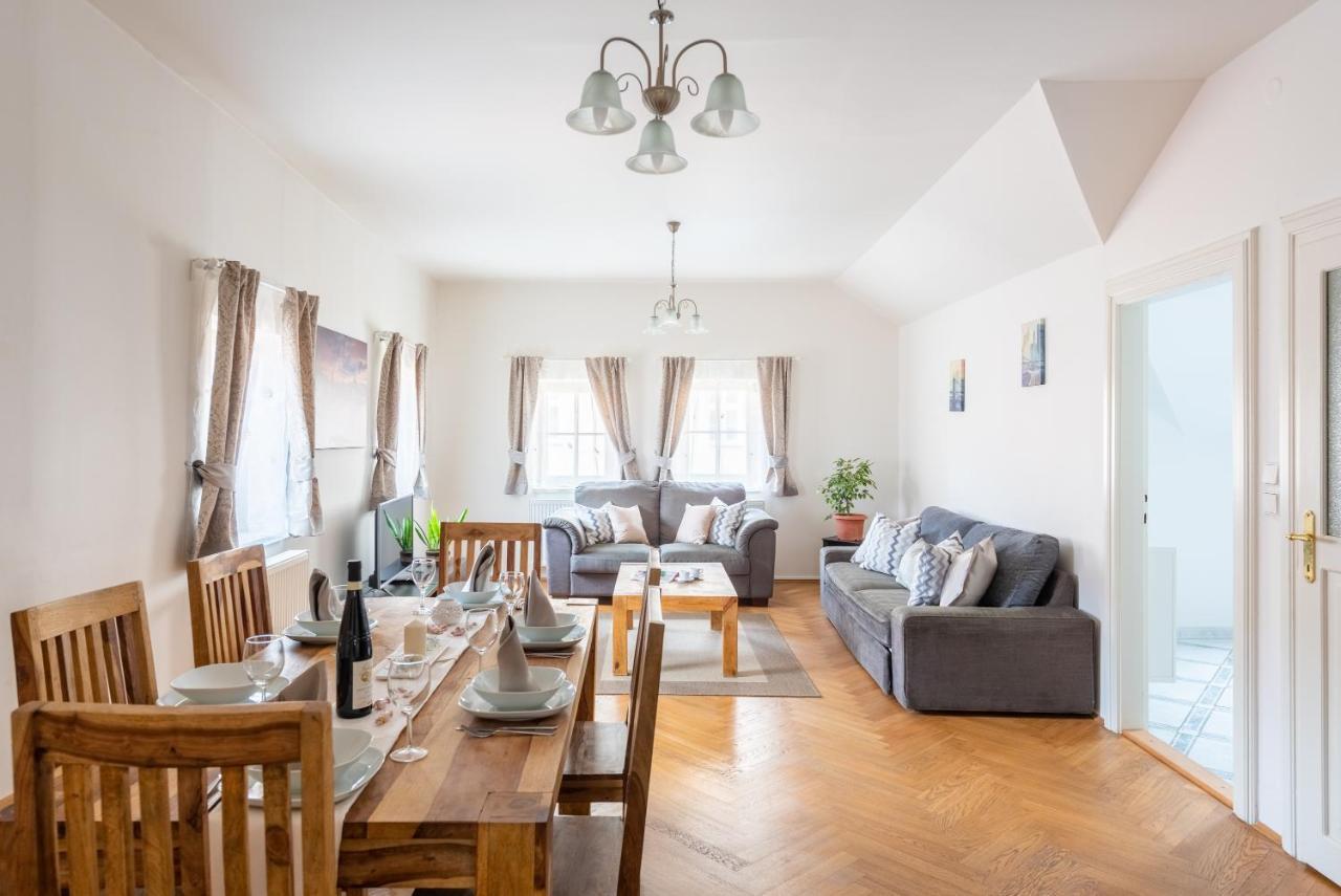 St. George Apartments براغ المظهر الخارجي الصورة
