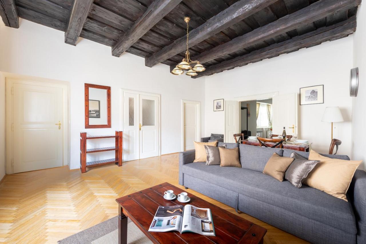 St. George Apartments براغ المظهر الخارجي الصورة