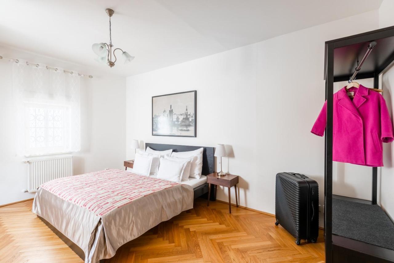 St. George Apartments براغ المظهر الخارجي الصورة