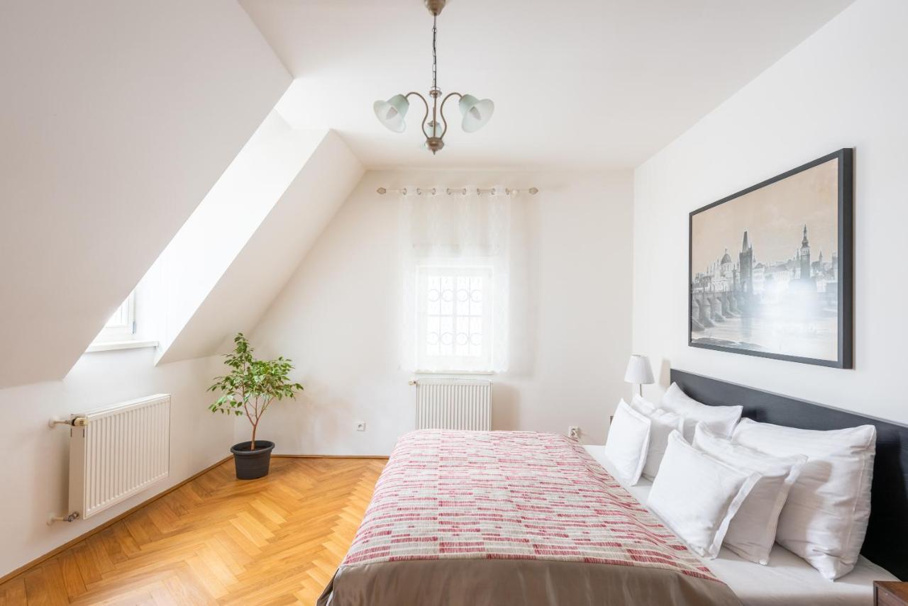 St. George Apartments براغ المظهر الخارجي الصورة