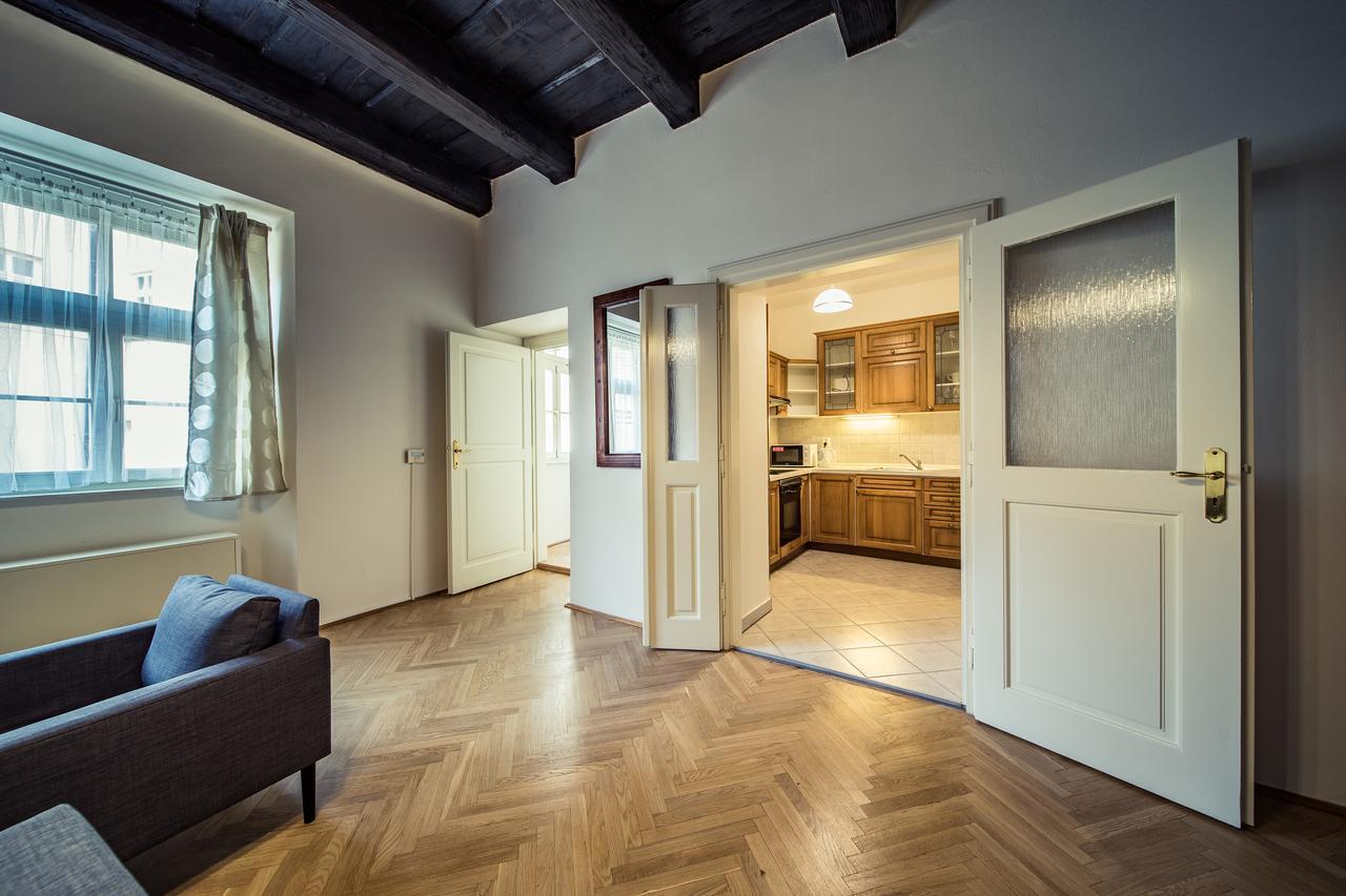 St. George Apartments براغ المظهر الخارجي الصورة
