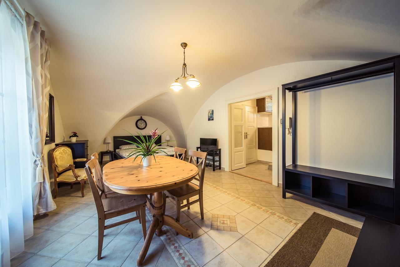 St. George Apartments براغ المظهر الخارجي الصورة