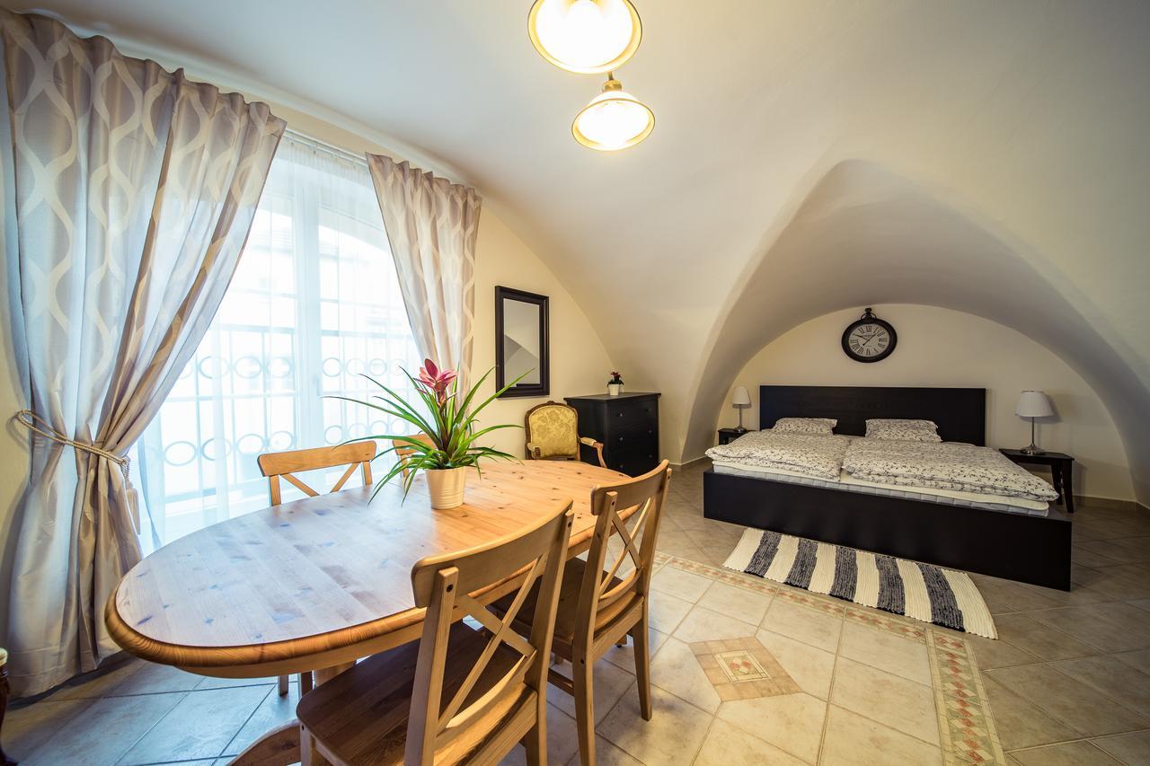 St. George Apartments براغ المظهر الخارجي الصورة