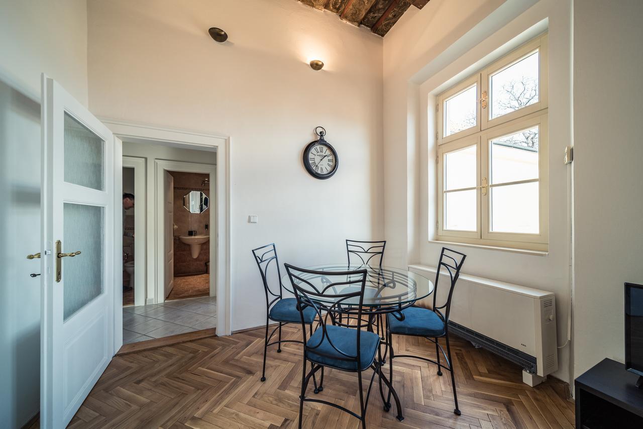 St. George Apartments براغ المظهر الخارجي الصورة