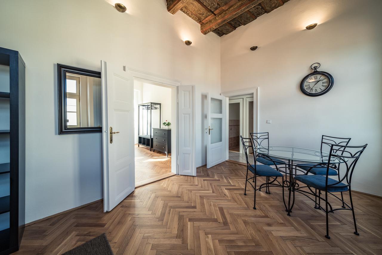 St. George Apartments براغ المظهر الخارجي الصورة